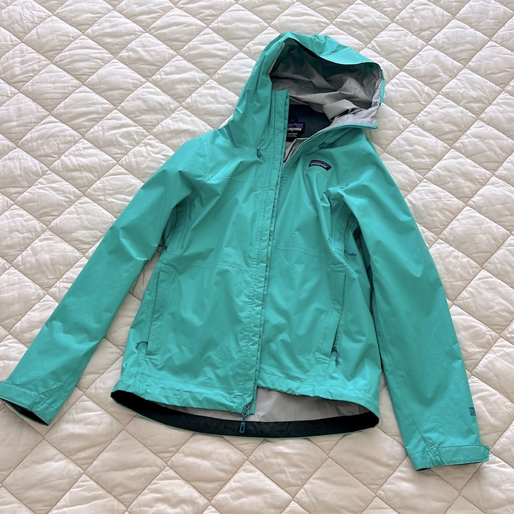 Patagonia teal torrentshell rain jacket